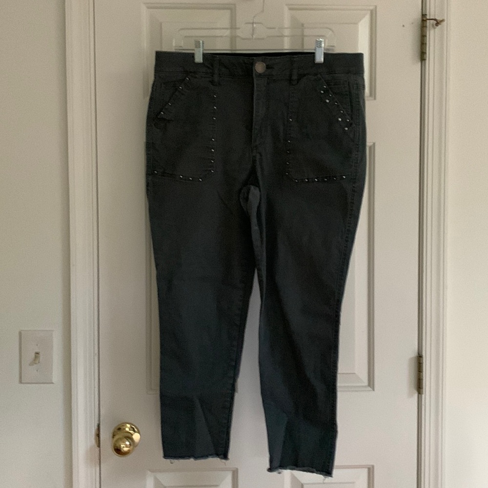 Great cropped olive pants with frayed hem
